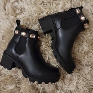 Steve madden Amulet boots